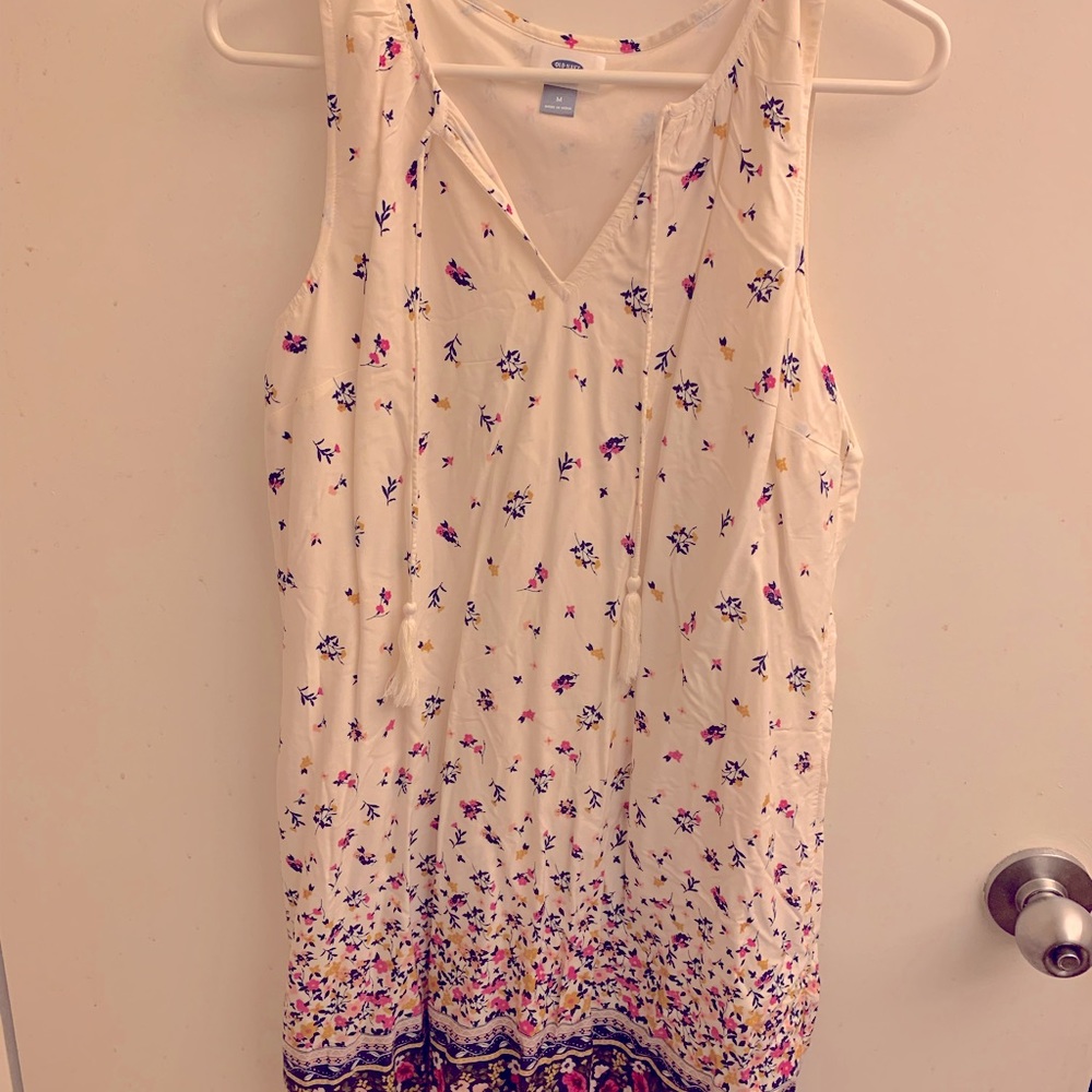 Old Navy sleeveless lightweight white and floral dress. Size Medium.